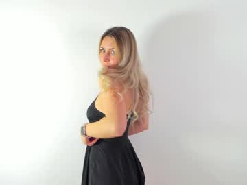 girl
        frosty_flame cam image #6056935