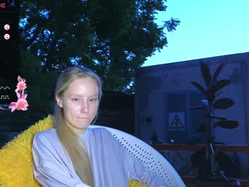girl
        callme_star cam image #4370096