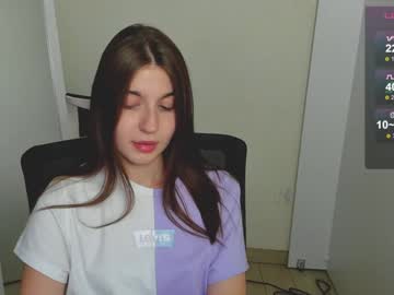 girl
        stacy_cy cam image #4856751