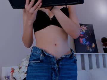 girl
        alyssabrewer cam image #1955294