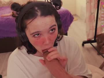 girl
        chery_lady22 cam image #1221912