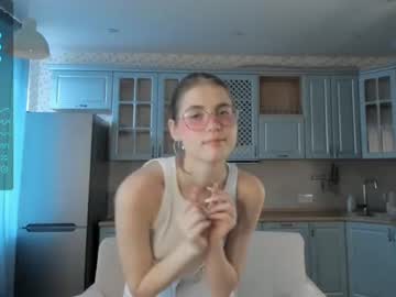 girl
        gellykliar cam image #2744691