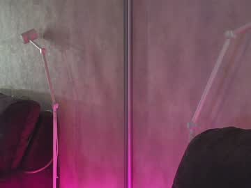 girl
        tia__moon cam image #6943376