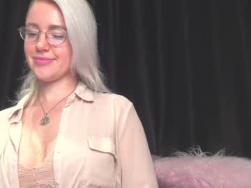 girl
        xtina__ cam image #309343
