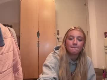 girl
        lexaarose05 cam image #5680215
