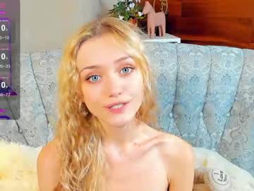 girl
        dorie_93 cam image #4608170