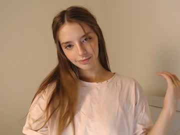 girl
        lesi_moon cam image #2147328