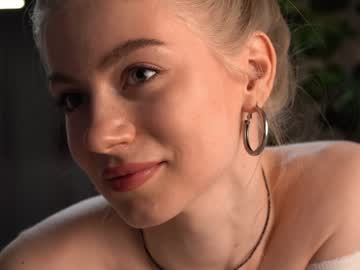 girl
        kateharrise cam image #3773064