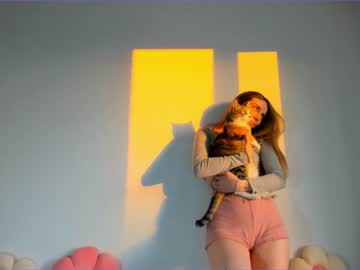 girl
        thisisamelia cam image #4075199