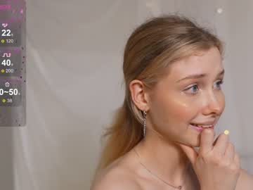 girl
        april_blush cam image #4254754