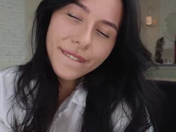 girl
        yononeey cam image #4756340