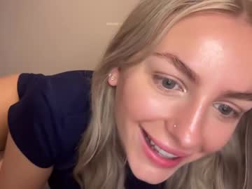 girl
        summerlovingg cam image #4177446