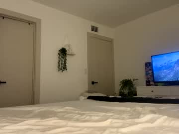 girl
        laurasuee cam image #5385390
