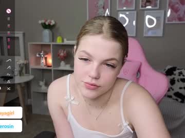 girl
        maya_blonde18 cam image #6084207