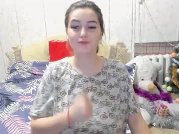 girl
        emmika_ cam image #555947