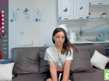 girl
        karalyons cam image #2090064
