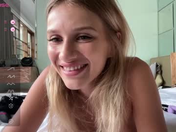 girl
        blair_fox cam image #3625916