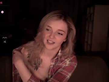 girl
        lucydelovely cam image #2504605