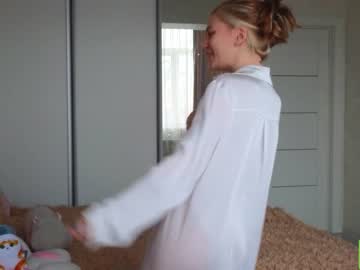 girl
        cyberslime cam image #3420441