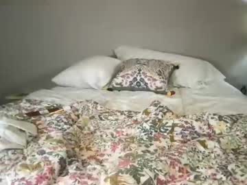 girl
        sillyyyolivia331 cam image #3481679