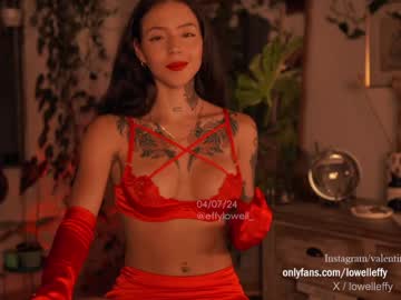 girl
        effylowell_ cam image #4523490