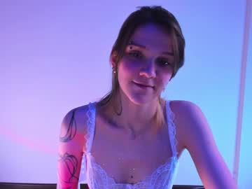 girl
        raypeach cam image #412752