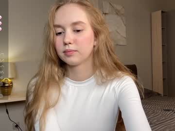 girl
        cute_land cam image #5993477