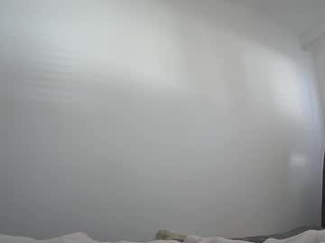 girl
        bellaryderr cam image #4407549