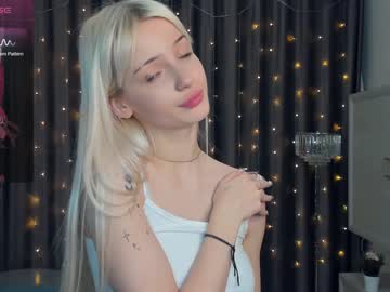 girl
        erleneganter cam image #3271366