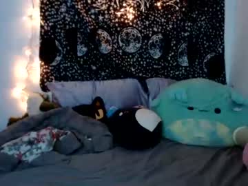 girl
        ivierose_ cam image #1021253