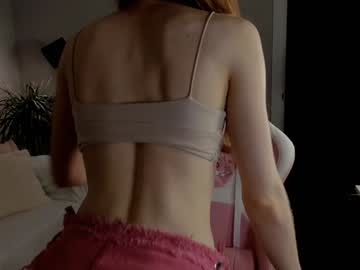girl
        leahsthetics cam image #5753276