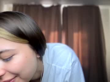 girl
        elisa_moon cam image #4418986