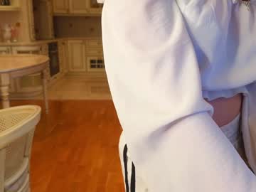 girl
        edithbrucker cam image #4836569