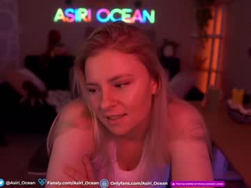 girl
        asiri_ocean cam image #3802272