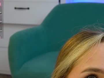 girl
        molly__meow cam image #4213578