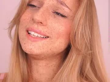 girl
        artease cam image #6401391