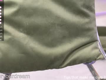 girl
        dovia cam image #733979