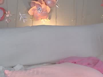 girl
        caramelangels cam image #4642132