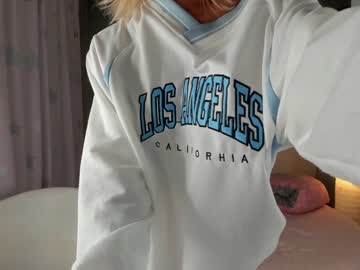 girl
        _mito_69 cam image #2935925
