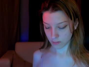 couple Nude Cam Girls Playing Games with evelina_meow