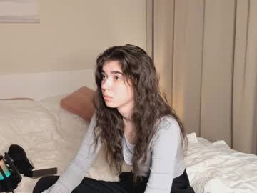 girl
        katiebarfield cam image #6873630