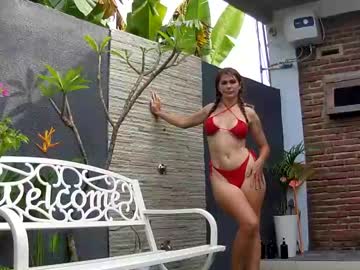 girl
        kristymack cam image #3211077