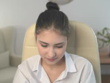 girl
        sunn_beamm cam image #6290680