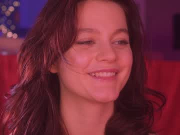 girl
        lorienn cam image #3296650
