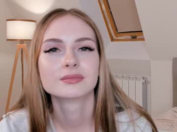 girl
        milaniapayne cam image #3126558