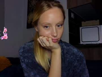 girl
        white_lime cam image #4556150