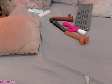 girl
        marianajeyss cam image #5539907