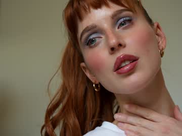 girl
        ellaa91 cam image #5528504