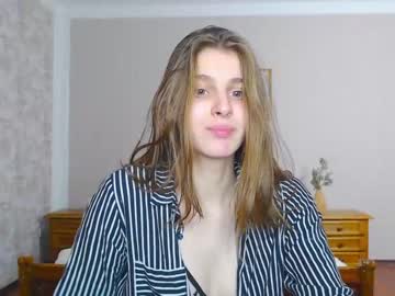 girl
        little_kitt1y_ cam image #2756414