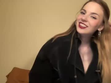 girl
        glitterglock cam image #3194415
